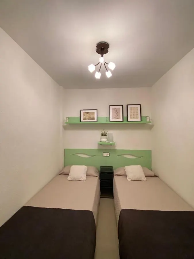 Apartamento Con Piscina En 1ª Linea De Playa En サロウ
